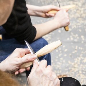 Snit din egen ske og spis med den - På tur med praktikanten - 09/04/26 @ 16:00 - 20:00